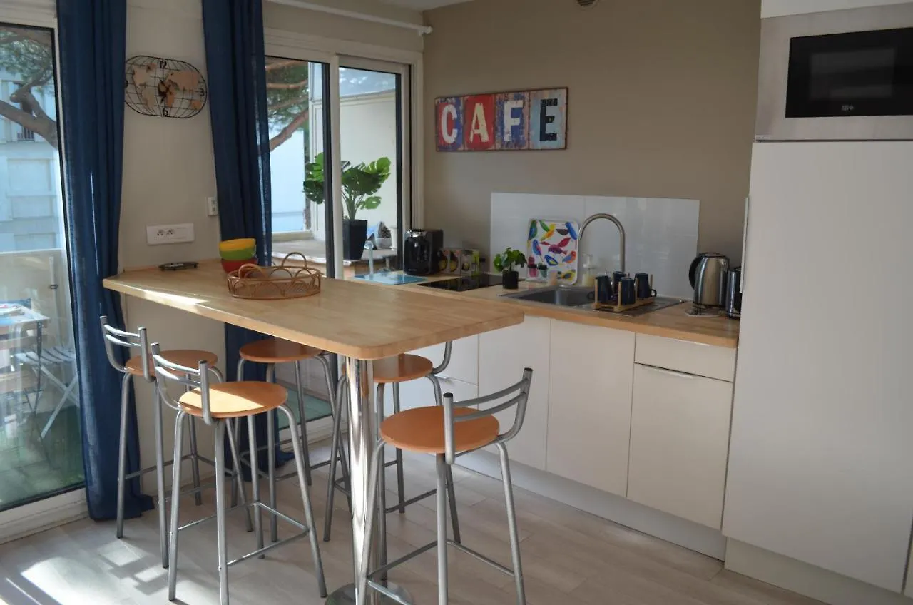 Charmant appartement à 350m de la plage et du port Fréjus Appartamento