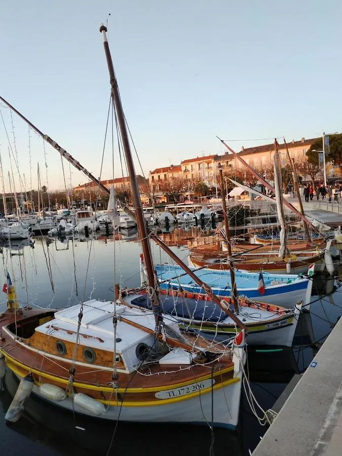 Charmant appartement à 350m de la plage et du port Fréjus 0*,  Francia