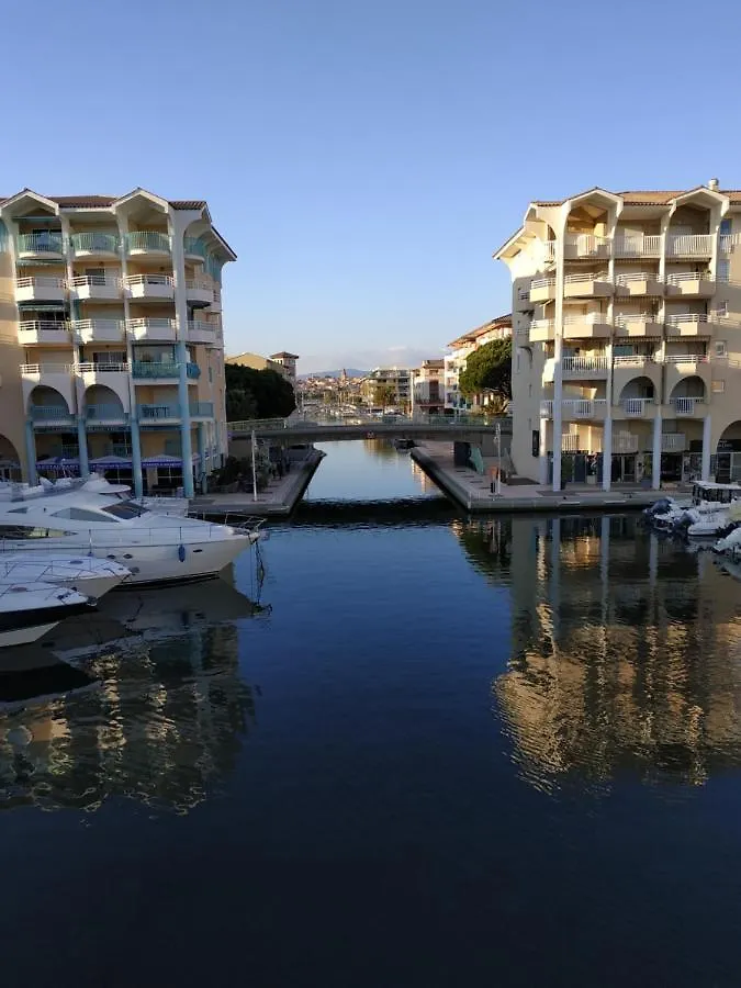 Appartamento Charmant appartement à 350m de la plage et du port Fréjus Francia